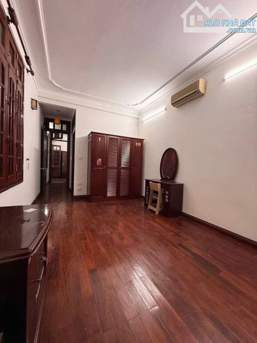 BÁN NHÀ 4TẦNG DÂN XÂY TOÀN GỖ LIM LÔ GÓC MẶT NGÕ ÔTÔ KINH DOANH Ở ĐẠI LA GIÁ 13,5 TỶ CÓ TL