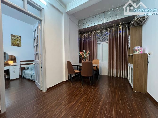 Bán tập thể 68 Quan Nhân, 75m, 2 ngủ, full nội thất, ô tô đỗ chân thang, chỉ 4x tỷ