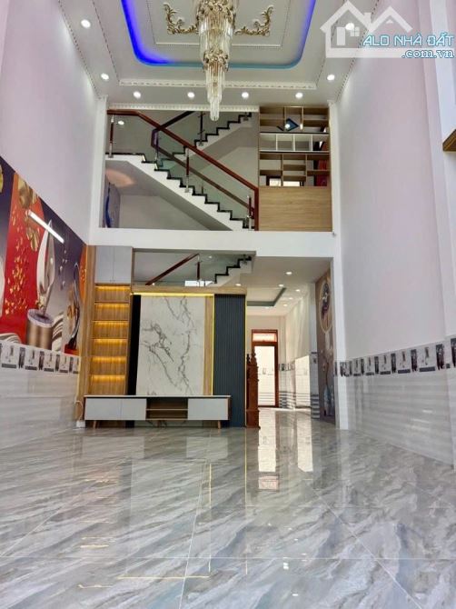 Siêu phẩm Chợ Hóc Môn. 125m2 ngang 5, đường 6M, 3 Tầng, chỉ 6 Tỷ - 2
