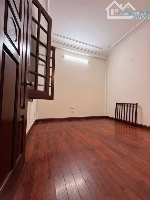 BÁN NHÀ 4TẦNG DÂN XÂY TOÀN GỖ LIM LÔ GÓC MẶT NGÕ ÔTÔ KINH DOANH Ở ĐẠI LA GIÁ 13,5 TỶ CÓ TL