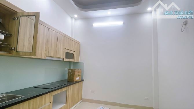 NHÀ ĐẸP TRUNG TÂM CẦU GIẤY, LÔ GÓC THOÁNG SÁNG,SÂN TRƯỚC NHÀ RỘNG, 47M2, 4 TẦNG, 11.5 tỷ.