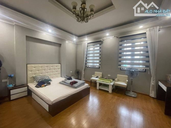 LẠC LONG QUÂN NHÀ ĐẸP ĐÓN TẾT .VỊ TRÍ ĐỘC NHẤT VÔ NHỊ .VIEW TRỌN HỒ TÂY .THẲNG 2 CON RỒNG - 3