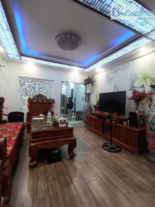 BÁN NHÀ 5TẦNG MẶT NGÕ THỊNH HÀO 1, TÔN ĐỨC THẮNG , NGÕ OTO KINH DOANH GIÁ 17 TỶ TẶNG NT