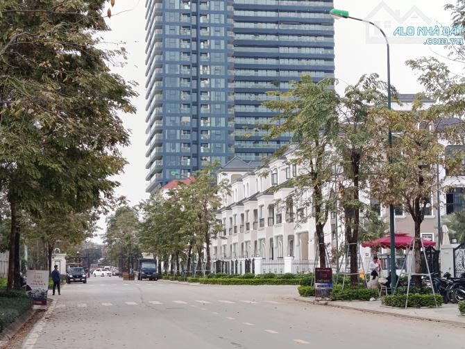 Biệt thự Ciputra giá cực rẻ: Kita BT2D 147 m2, trục chính, lãi ngay 14 tỷ