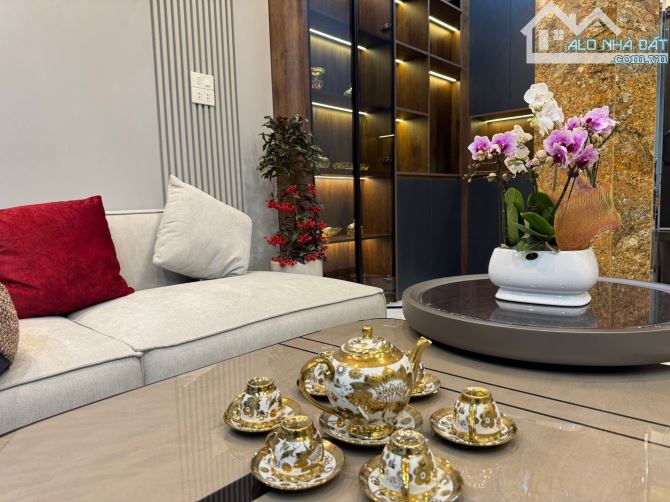 Nhà đẹp Thanh Nhàn, gần Phố thang máy full nội thất 35m2 x 6 tầng. Giá 9.56 tỷ