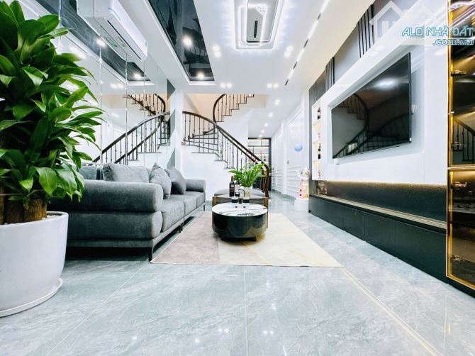 Nhà đẹp full nội thất xịn 10m ra Phố Trần Duy Hưng ngõ thông kdoanh 60m2. Giá 16.5 tỷ