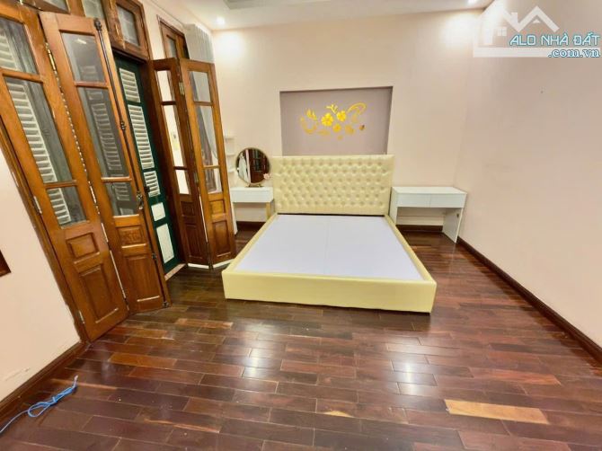 Mặt ngõ oto tránh vip 25m ra Phố Trần Quốc Hoàn, nhà dân xây 50m2 x mtiền 4.8m.Giá 23.5 tỷ