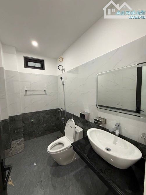 40m2*6t*14.78 tỷ, Nguyễn Thái Học, Văn Miếu - Quốc Tử Giám, HN, lô góc, thang máy.