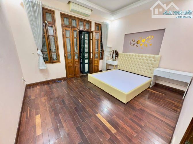 Mặt ngõ oto tránh vip 25m ra Phố Trần Quốc Hoàn, nhà dân xây 50m2 x mtiền 4.8m.Giá 23.5 tỷ