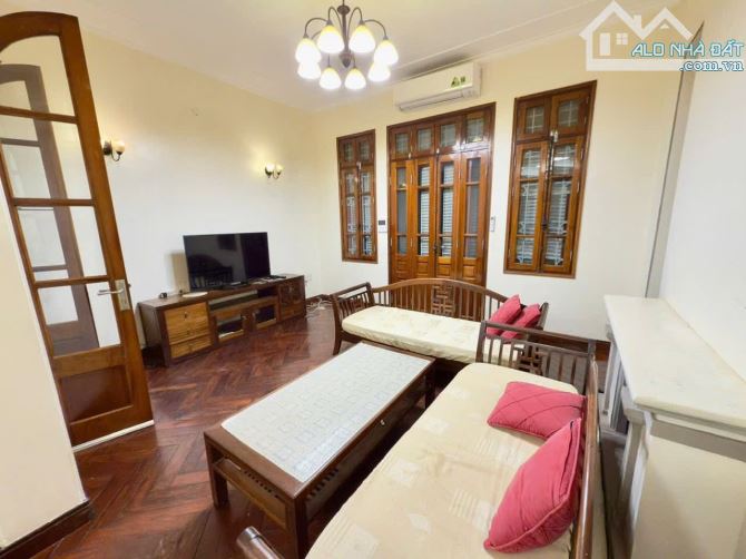 Mặt ngõ oto tránh vip 25m ra Phố Trần Quốc Hoàn, nhà dân xây 50m2 x mtiền 4.8m.Giá 23.5 tỷ