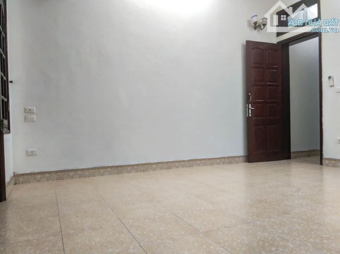 Bán nhà 60m2, ngã tư Khuất Duy Tiến-TDH, gần ga Metro, BigC, Vincom, Vinhomes, Công viên