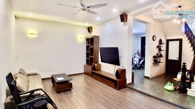 TT TÂY HỒ – GẦN MẶT PHỐ – LÔ GÓC – MT KHỦNG 9,5M – DÂN XÂY KIÊN CỐ – Ô CHỜ THANG MÁY D