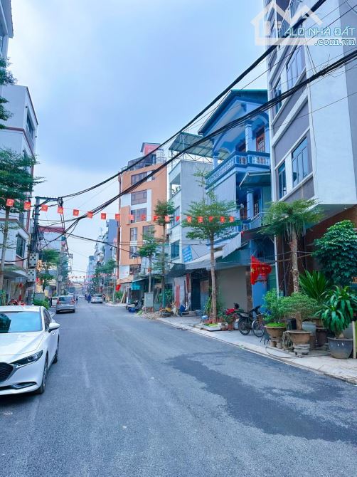 BÁN ĐẤT TẶNG NHÀ 3T LÔ GÓC ÔTÔ VÀO NHÀ GẦN KĐT CIPUTRA PHÚ THƯỢNG TÂY HỒ 60M2 MT 6.5M 14TỶ