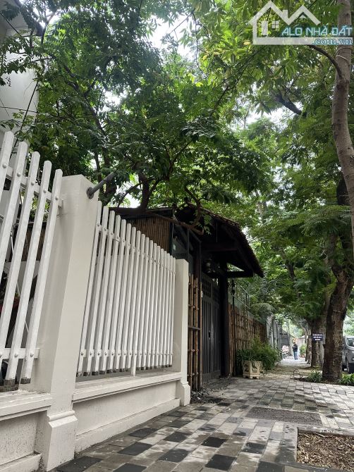 MẶT PHỐ NGUYỄN ĐÌNH THI - VỊ TRÍ VÀNG - 23M MẶT TIỀN - 140M2 - 5 TẦNG - LÔ GÓC VỈA HÈ Ô TÔ