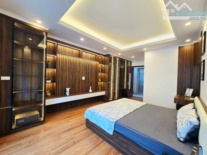 Hiếm! Bán Nhà Xuân La - Gần Phố- Gần Hồ Tây- 40M2- 6 Tầng- Mt 4.3m -12Tỷ