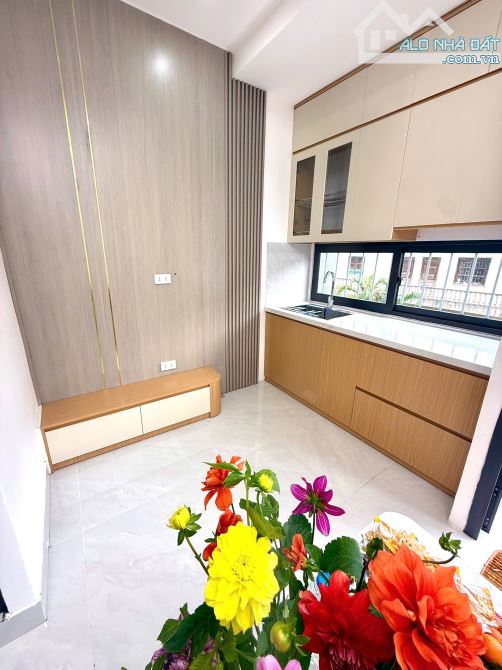 Bán căn hộ 2 ngủ tập thể Nghĩa Tân, Cầu Giấy 46m2, full nội thất. Giá 2.95 tỷ sổ đỏ CC