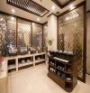 Cho thuê toà khách sạn cao cấp Cầu Giấy. DT 150m2, 1 hâm, 12 nổi. 37 phòng, 11 nhà hàng