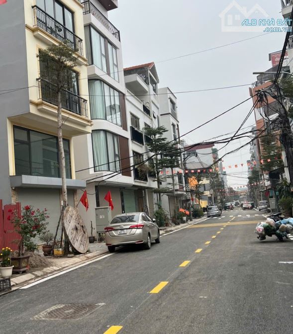 BÁN ĐẤT TẶNG NHÀ PHÚ THƯỢNG – TÂY HỒ -LÔ GÓC 2 THOÁNG - NGÕ Ô TÔ,THÔNG.