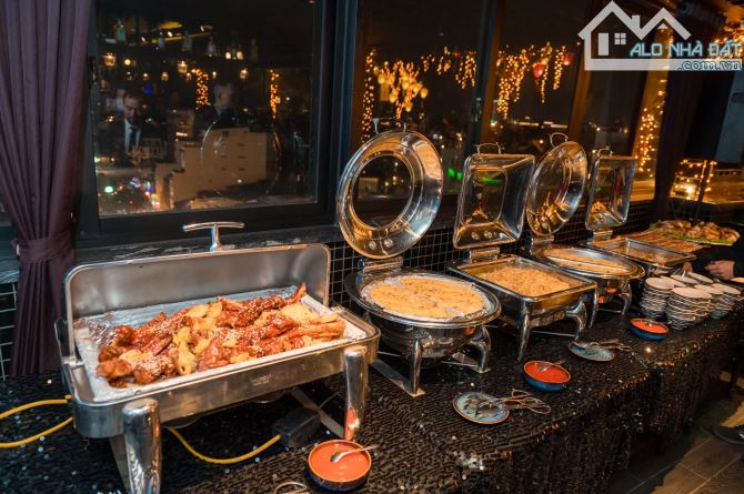 Bán toà khách sạn mặt phố Nguyễn Trường Tộ, DT: 220m2 x 16 Tầng, Mặt tiền: 10m, Giá 190 Tỷ