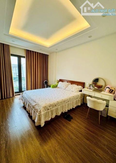 View sân bóng rộng thoáng,5 tầng mặt tiền 6,6m-cạnh Đại La-45m-Hơn 10 tỷ