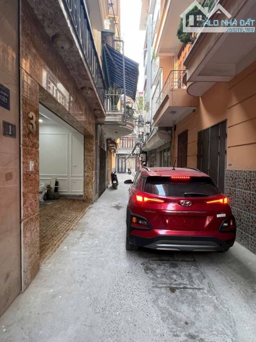 Siêu phẩm Hiếm Cầu Giấy . Phố Dương Quảng Hàm . 1 nhà ra phố . ô tô vào nhà . Giá 22.8 tỷ