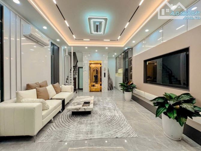 Bán nhà Trương Định, Minh Khai, 57m2 x 7 tầng, mt 4.5m Giá 17.5 tỷ( ctl). MÁY IN TIỀN ĐẲN