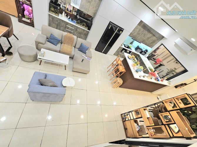 GẤP BÁN, BIỆT THỰ KHU VIP INTRESCO 4 TẦNG 7PN CHÍNH CHỦ 1 ĐỜI, KẾ NGUYỄN VĂN LINH QL50 — ảnh 2