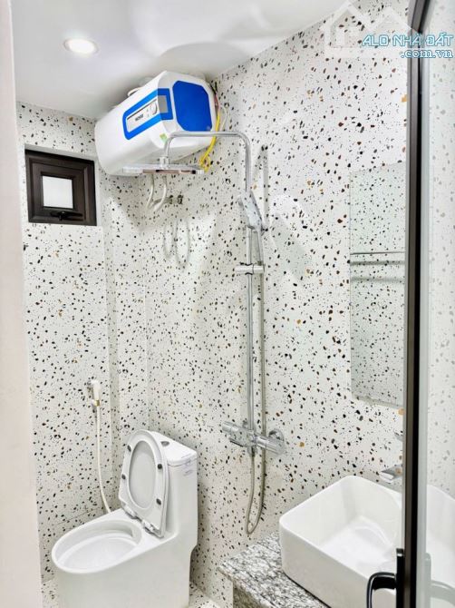 Nhà 5 tầng ngõ thông oto tránh Vũ Tông Phan. Giá nhỉnh 11tỷ