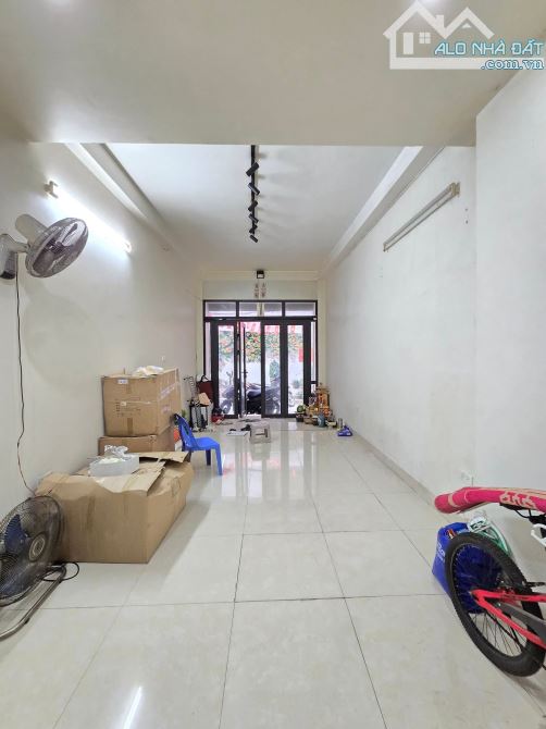 Ngõ thông oto qua, 1 nhà ra Phố Giang Văn Minh nhà dân xây 55m2 kdoanh. Giá 19.9 tỷ