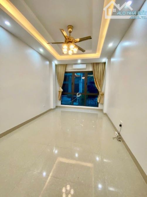 MẶT NGÕ THÔNG –VF3 ĐỖ CỬA - THANG MÁY- SÁT PHỐ– GẦN HỒ TÂY -AN CƯ GIA ĐÌNH -NHÀ ĐẸP Ở NGAY