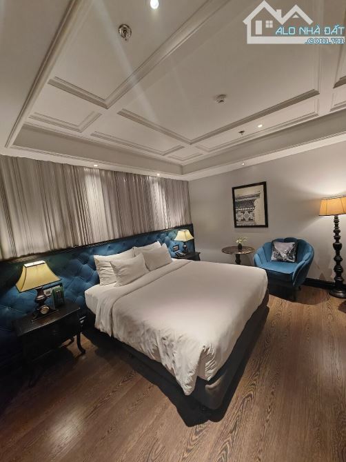 Bán toà khách sạn mặt phố Nguyễn Trường Tộ, DT: 220m2 x 16 Tầng, Mặt tiền: 10m, Giá 190 Tỷ