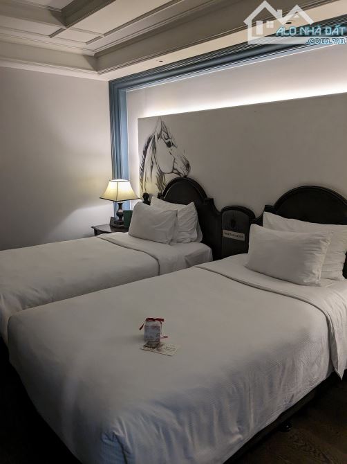 Bán toà khách sạn mặt phố Nguyễn Trường Tộ, DT: 220m2 x 16 Tầng, Mặt tiền: 10m, Giá 190 Tỷ