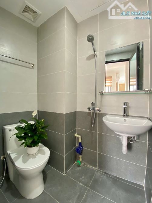 Toà CCMN Lô góc 85m2x7tầng thang máy, Phố Tôn Thất Tùng,Đống Đa, 18 phòng. DT 85tr/ tháng,