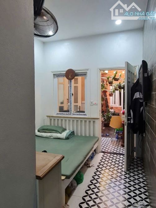 BÁN NHÀ TẬP THỂ MẶT PHỐ LÝ NAM ĐẾ 110M – 9.5 TỶ