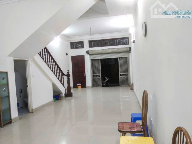 Vị trí đẹp, oto tránh đỗ 2 nhà ra Phố Khuất Duy Tiến, tự xây 60m2 x mtiền 5.5m. Gấp 25 tỷ