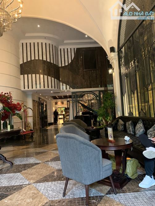 Bán toà khách sạn mặt phố Nguyễn Trường Tộ, DT: 220m2 x 16 Tầng, Mặt tiền: 10m, Giá 190 Tỷ