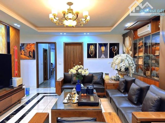 16 TỶ! BÁN NHÀ PHỐ CẦU GIẤY PHÂN LÔ OTO TRÁNH VÀO NHÀ DT50m2 NHÀ 5T DÂN XÂY ĐẸP Ở LUÔN