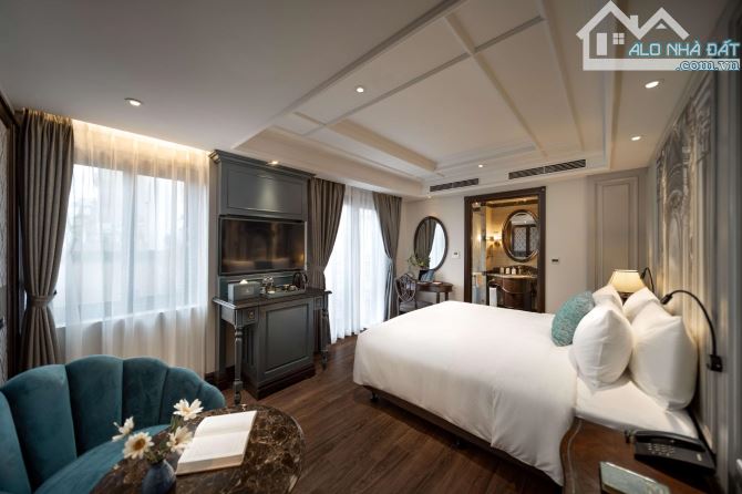 Bán toà khách sạn mặt phố Nguyễn Trường Tộ, DT: 220m2 x 16 Tầng, Mặt tiền: 10m, Giá 190 Tỷ