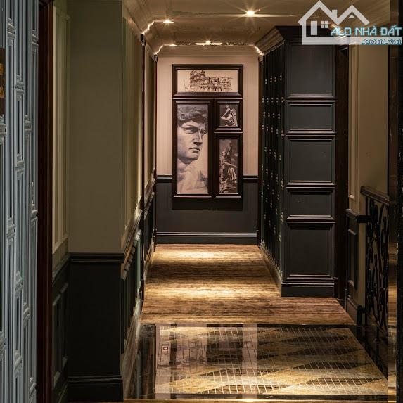 Bán toà khách sạn mặt phố Nguyễn Trường Tộ, DT: 220m2 x 16 Tầng, Mặt tiền: 10m, Giá 190 Tỷ