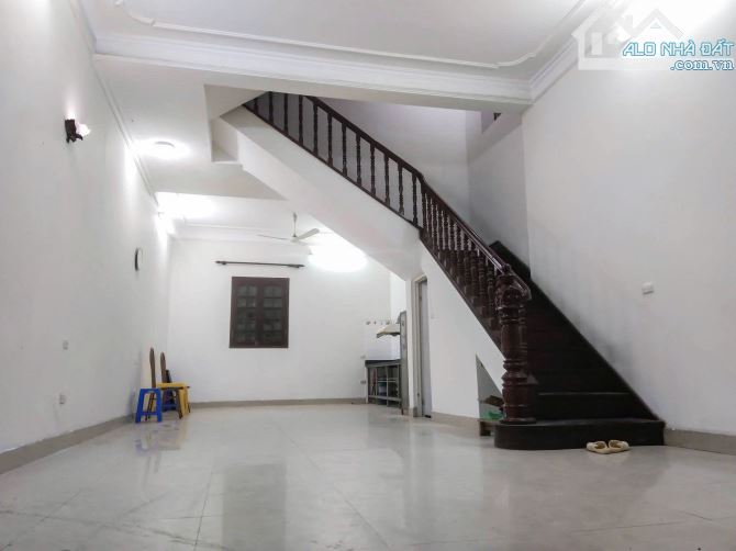 Vị trí đẹp, oto tránh đỗ 2 nhà ra Phố Khuất Duy Tiến, tự xây 60m2 x mtiền 5.5m. Gấp 25 tỷ