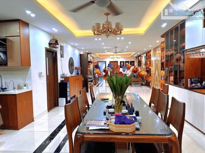 16 TỶ! BÁN NHÀ PHỐ CẦU GIẤY PHÂN LÔ OTO TRÁNH VÀO NHÀ DT50m2 NHÀ 5T DÂN XÂY ĐẸP Ở LUÔN