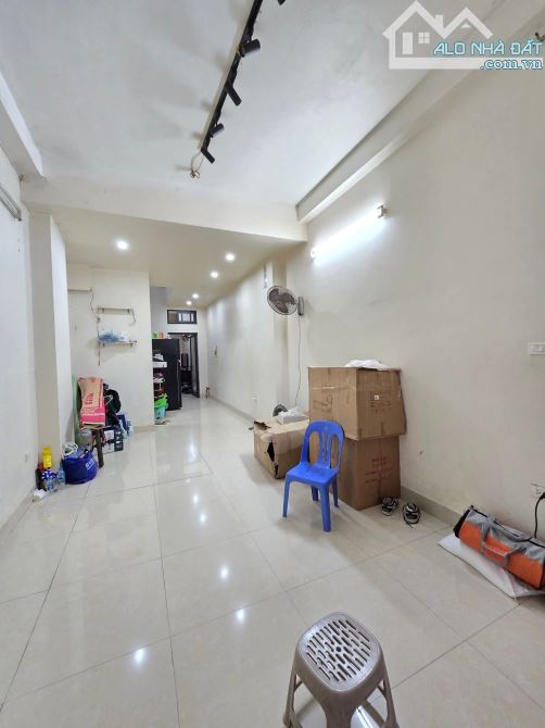 Ngõ thông oto qua, 1 nhà ra Phố Giang Văn Minh nhà dân xây 55m2 kdoanh. Giá 19.9 tỷ