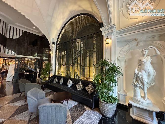 Bán toà khách sạn mặt phố Nguyễn Trường Tộ, DT: 220m2 x 16 Tầng, Mặt tiền: 10m, Giá 190 Tỷ