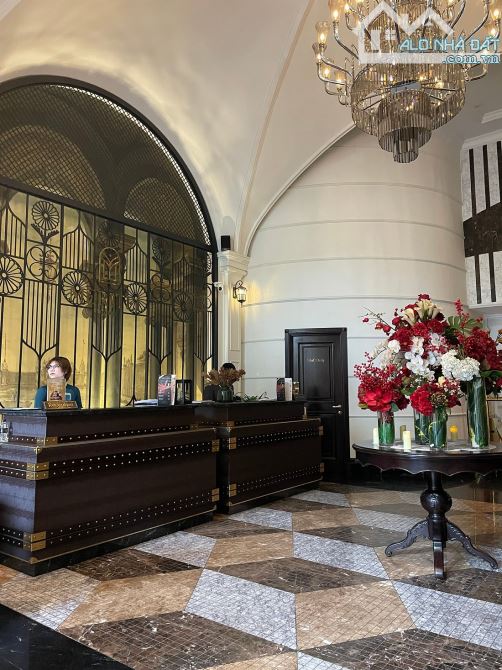 Bán toà khách sạn mặt phố Nguyễn Trường Tộ, DT: 220m2 x 16 Tầng, Mặt tiền: 10m, Giá 190 Tỷ