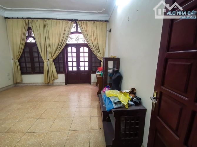 Vị trí đẹp, oto tránh đỗ 2 nhà ra Phố Khuất Duy Tiến, tự xây 60m2 x mtiền 5.5m. Gấp 25 tỷ