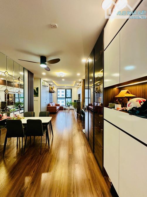 Bán căn hộ 76m2 tầng trung tòa Ecolake View,đầy đủ nội thất xịn sò View hồ Linh Đàm