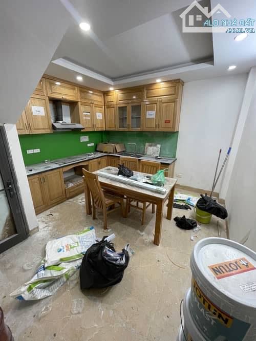 BÁN NHÀ LẠC LONG QUÂN - PHÂN LÔ - OTO TRÁNH - 9 PHÒNG DỊCH VỤ