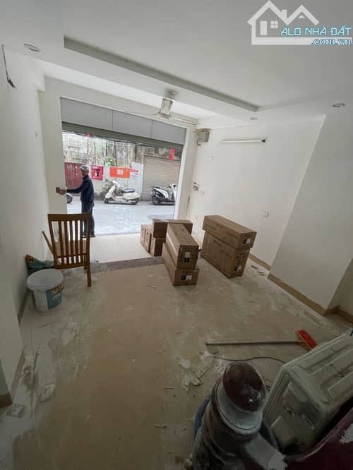 BÁN NHÀ LẠC LONG QUÂN - PHÂN LÔ - OTO TRÁNH - 9 PHÒNG DỊCH VỤ