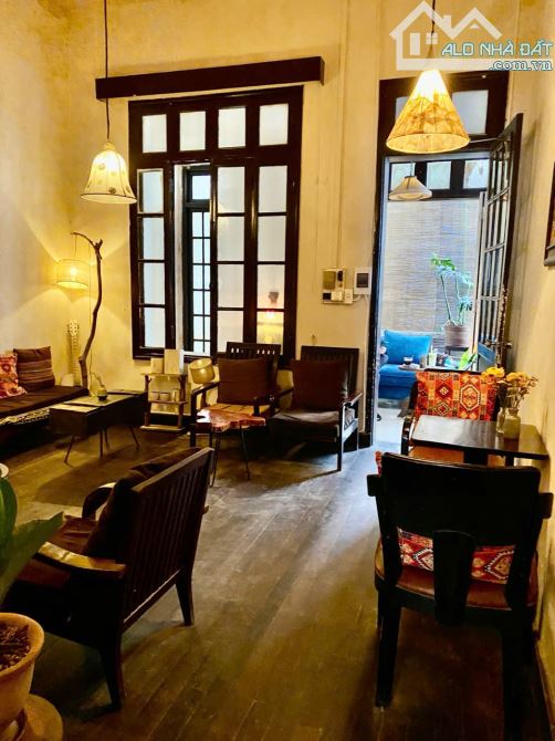 Cần bán gấp nhà phố Nguyễn Chí Thanh, ô tô tránh vỉa hè kinh doanh 141m2*7.5m MT, 400tr/m2