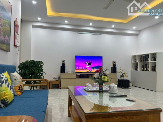 Bán căn 2 ngủ 76m2 chung cư 655 Lạc Long Quân, Tây Hồ, đủ Nội thất. Giá 8 tỷ có sổ